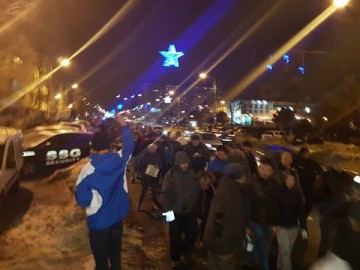 Protestatarii, în marş spre sediul PSD: 