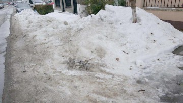 Mormane de zăpadă TOXICĂ pe străzile oraşului