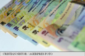Leul s-a depreciat, vineri, în raport cu principalele valute; cursul euro a sărit de 4,5 lei la BNR