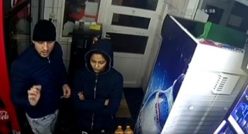 Iată cum a fost ÎNŞELATĂ o vânzătoare din Medgidia! Recunoaşteţi hoţii?