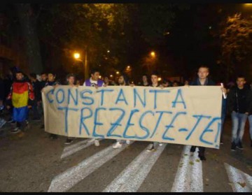 PROTEST ÎMPOTRIVA PRIMARULUI! Constănțenii își strigă nemulțumirile în stradă!