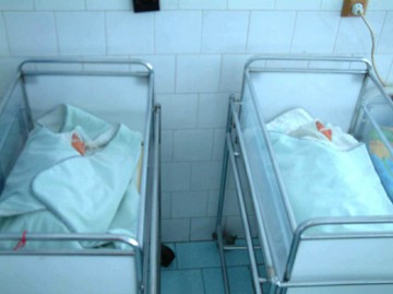 Paradoxal: numărul naşterilor este în creştere, dar şi numărul deceselor