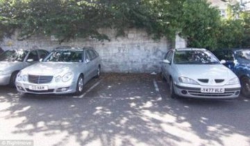 Pentru că nu mai avea loc de parcare liber în faţa blocului, un constănţean şi-a achiziţionat unul la două străzi distanţă!