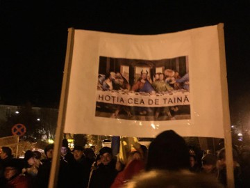 Constănţenii au ieşit şi sâmbătă la protest! - vezi ce MESAJE au afişat!