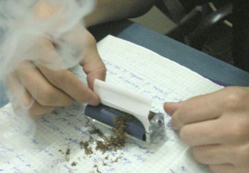 Arest prelungit pentru 3 traficanţi de droguri: au fost prinşi în flagrant!