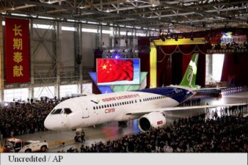 Primul avion de pasageri de mari dimensiuni de concepție chineză va zbura în 2017
