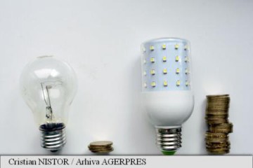 Factura la electricitate a consumatorilor casnici va crește cu 30 de bani pe lună în 2017, odată cu reforma din sectorul energiei verzi