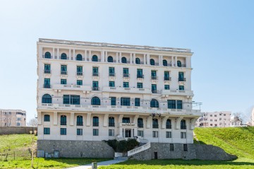 Emblematicul Hotel Palace, scos la vânzare