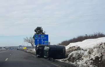 O mașină s-a răsturnat la ieșirea din Constanța