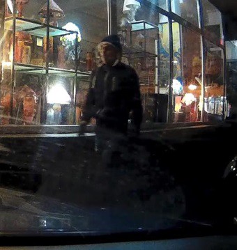 Mașină prădată de hoți în Constanța! Recunoașteți individul?