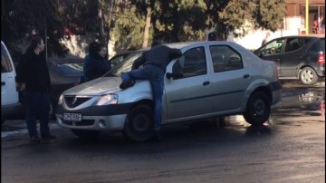 INCREDIBIL! Un constănțean i-a VANDALIZAT mașina iubitei sale