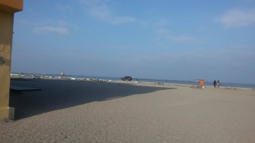 NESIMȚIRE! Un șofer a intrat cu jeep-ul pe plajă în Mamaia