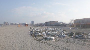Sezonul estival bate la uşă, în timp ce staţiunea Mamaia arată dezolant! FOTO