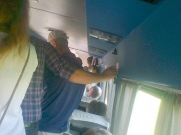 Oamenii legii continuă să controleze microbuzele de transport persoane