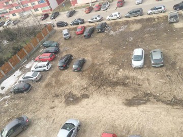Constănţenii din cartierul Baba Novac, EXASPERAŢI: „Locuim în mocirlă şi fără locuri de parcare”