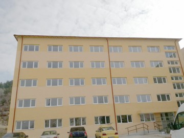 Consilierii din Cernavodă reglementează situaţia blocului cumpărat de administraţia locală