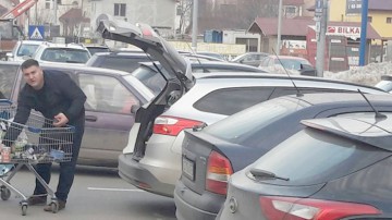 Încă un nesimţit parcat pe locurile rezervate persoanelor cu handicap!