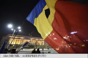 Peste 18.000 de persoane în Piața Victoriei