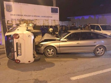 Pasagerii unui Opel cu numere de Bulgaria au ajuns la spital din cauza unui alt șofer!
