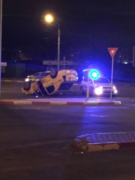 TAXIMETRU CU ROŢILE ÎN SUS, LA CORA!