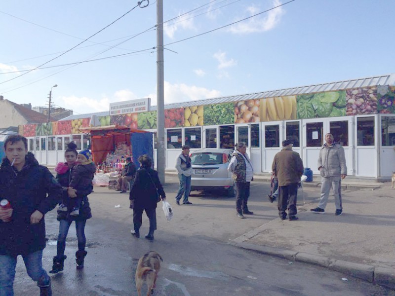 Piaţa Griviţei, raiul bişniţarilor de ţigări din Constanţa