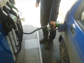 Preţul carburantului, în creştere. În unele staţii depăşeşte pragul de 5 lei!