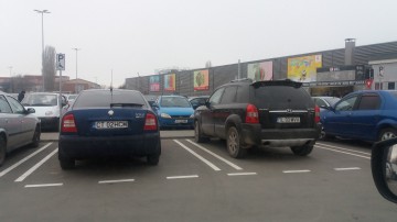 Bătaia pe locurile destinate persoanelor cu handicap, detronată de o parcare INCREDIBILĂ la Constanța