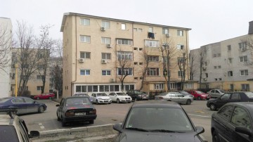 Constănţenii SFIDEAZĂ primăria: îşi însuşesc locurile de parcare fără să plătească