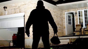 Constănţenii care au spart 24 de locuinţe, lăsaţi în libertate