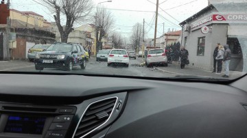 Accident rutier grav pe strada Poporului: copil de 3 ani, dus la spital