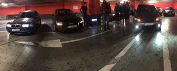Posesorii de maşini tunate din s-au strâns în parcarea unui hypermarket