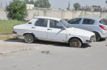 Ţi-ai abandonat maşina? Primăria începe să ridice RABLELE