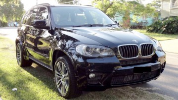 Indivizii care au furat 100.000 de lei dintr-un BMW au fost prinşi!