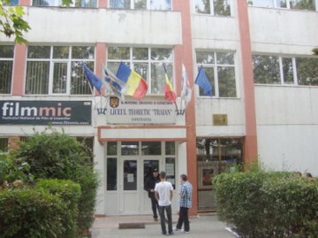 Liceul Traian a început campania de conștientizare a elevilor cu privire la 