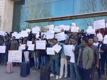 Studenţii nigerieni au protestat în faţa UMC-ului!