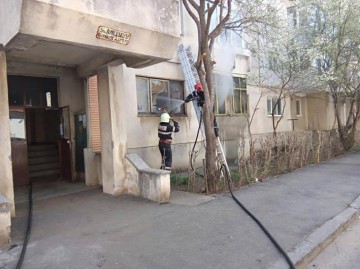 EXPLOZIE urmată de un incendiu în bucătăria unui apartament