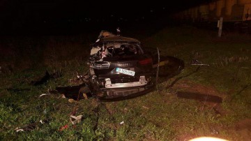 COLIZIUNE PE CALEA FERATĂ: un Audi S-A FĂCUT PRAF! Şoferul A MURIT!