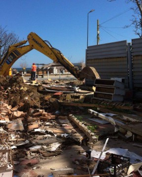 Terasa 3 Ciuperci din Mamaia, CONSTRUITĂ ILEGAL! A ÎNCEPUT DEMOLAREA!
