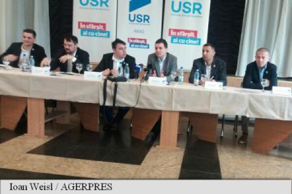 Nicușor Dan: Dacian Cioloș îndeplinește criteriile pentru a putea fi primit în USR