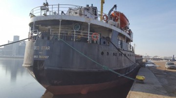 Marinari ABANDONAŢI de armator în Portul Constanţa. Primesc apă şi alimente “pe datorie”