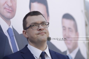 Deputatul Ovidiu Raeţchi propune sancţionarea penală a parcagiilor cu închisoare până la 2 ani