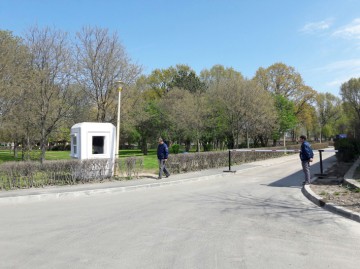 COCALARII nu mai pot intra cu maşina în Parcul Tăbăcărie!