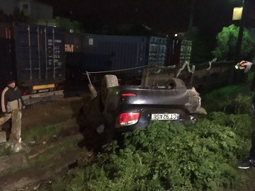 ÎNCĂ UN ACCIDENT. O mașină s-a răsturnat pe drum spre Ovidiu; șoferul a dispărut!