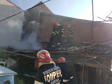 O locuință din Constanța a luat foc de la o țigară!