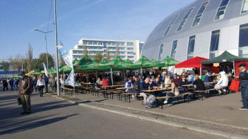 A început Festivalul Berii la Constanţa!