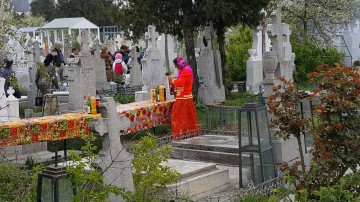 Paștele Blajinilor la Constanța: Mese întinse în cimitire