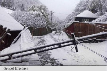 Peste 370 de stâlpi au fost rupți din cauza condițiilor meteo nefavorabile din ultimele zile