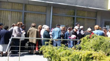 Cozi interminabile la cluburile de pensionari din Constanța! Miza: abonamentele gratuite RATC