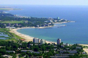 Litoralul aşteaptă 50.000 de turişti de Rusalii. Hotelierii, nemulţumiţi de faptul că nu se deschid terasele