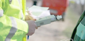 Un tânăr din Rasova, scandal cu poliţiştii! A refuzat să fie testat cu aparatul Drager